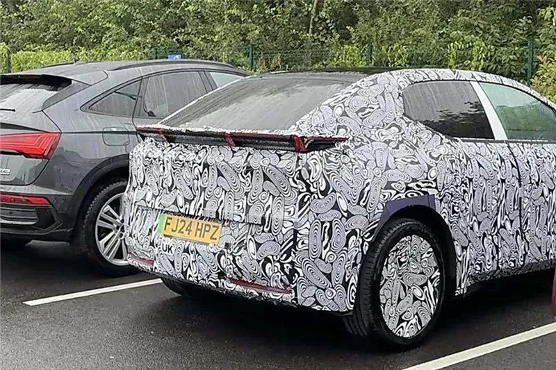 Lynk & Co Z20 bude první, který bude vydán v zámoří v říjnu, a očekává se, že bude odhalen v Číně na autosalonu v Guangzhou.