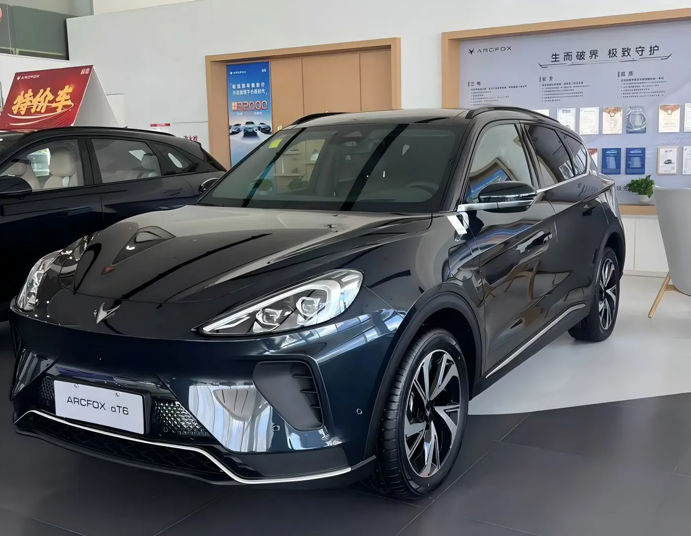 Skutečné auto Arcfox Alpha T6 bylo vystaveno a může dojít k upgradu z hlediska konfigurace.