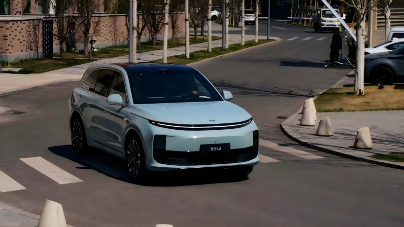 Oficiální obrázky nového ideálu L6 debutují na autosalonu v Šanghaji. Přijme zbrusu nový Lidar a bude mít upgradovaný čip.