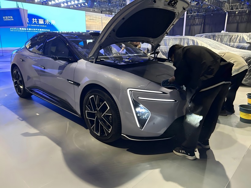 Průzkum místa konání na autosalonu v Shanghai 2025: Avita 06 SPOTTED, v prodeji z 191 900 juanů (omezený čas)