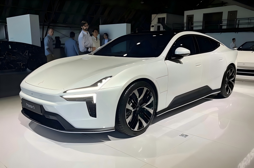 Polestar 5, s maximální výkonem 884 koňských sil, bude v září oficiální debut na Mnichovské mezinárodní autosalonu.