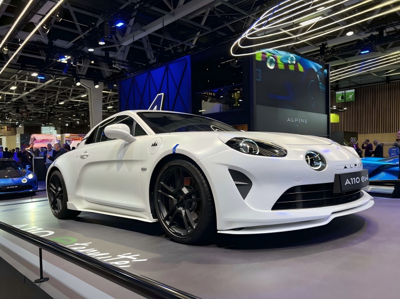 Alpine A110 EV Teaser byl odhalen; Spuštění plánovaného na 2026